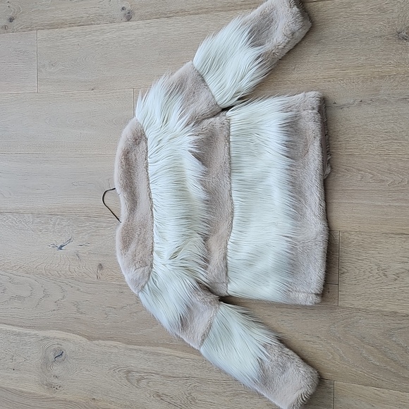 Zara Woman Faux Fur Jacket in Cream and White - Picture 6 of 6